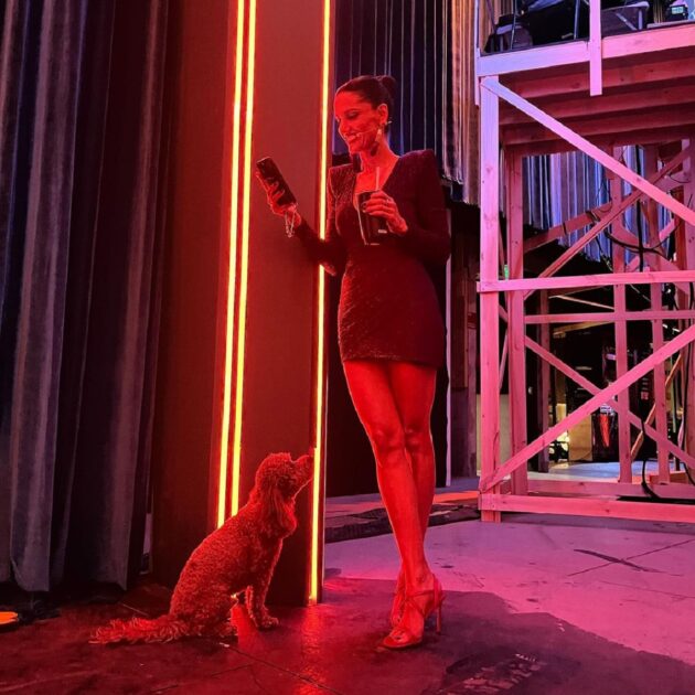 Vito el perrito que acompaña a Leonor Varela en Got Talent Chile