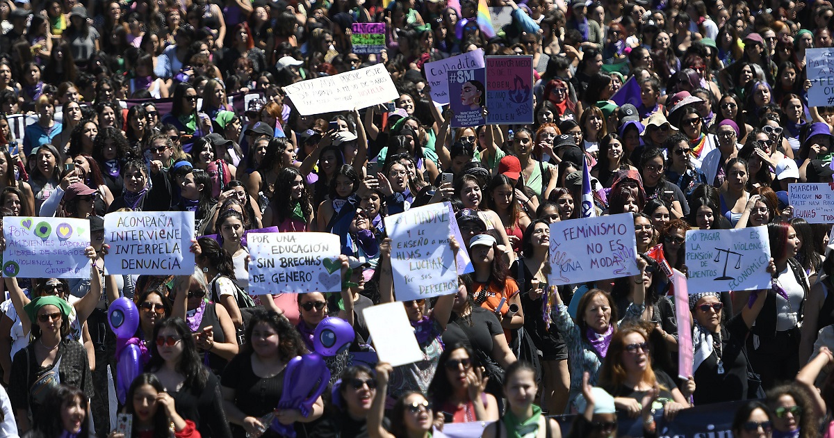 Marcha multitudinaria en regiones por el Día de la Mujer