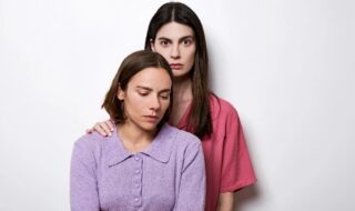 Paloma Moreno y María Gracia Omegna en obra de teatro