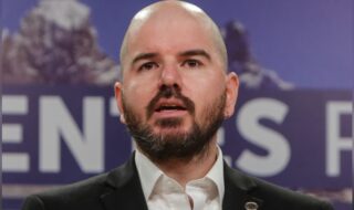 Giorgio Jackson demanda a 23 diputados