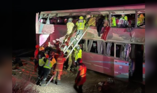 Accidente de bus de turistas en Calama deja al menos una persona muerta y 40 heridos