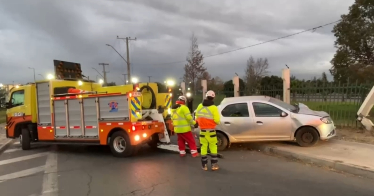 Conductor fue asaltado tras chocar contra Cementerio Metropolitano: transeúntes fingieron ayudarlo