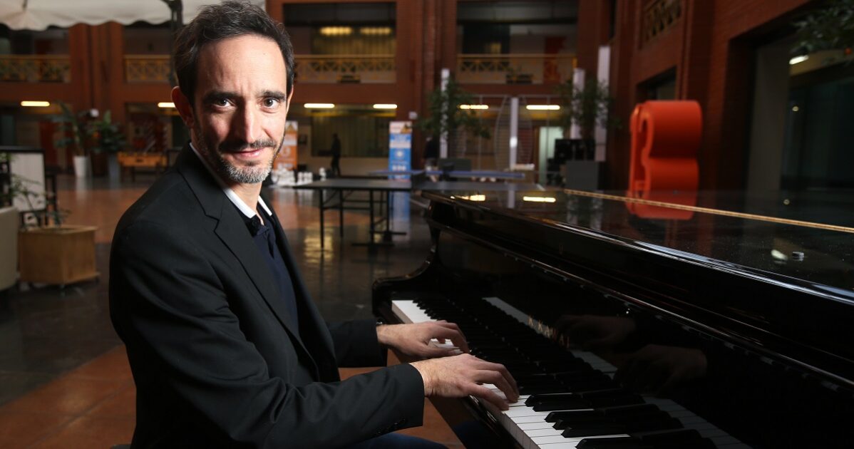 El regreso de Nicolás Saavedra a los escenarios: así luce el actor de Secretos de familia