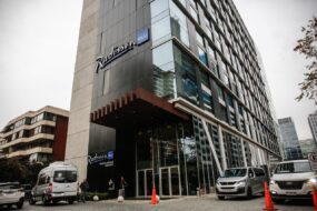 Caída de ascensor Hotel Radisson, quién era la mujer que murió