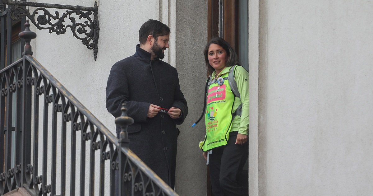 Camila Gómez, mamá de Tomás Ross, llegó a La Moneda tras caminata
