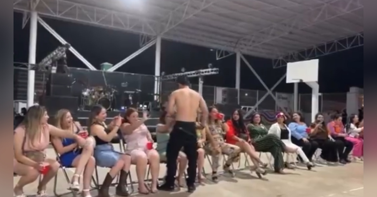 Colegio católico celebró el Día de la Madre con show de strippers