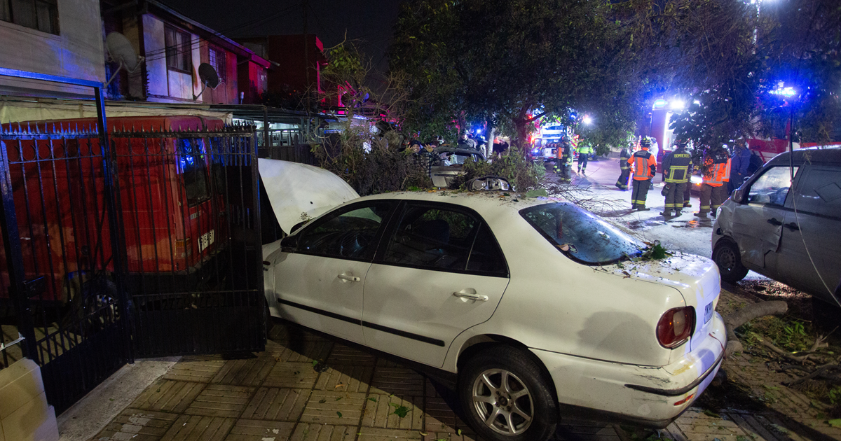 Fatal accidente en La Granja: conductor ebrio chocó autos estacionados y dos casas