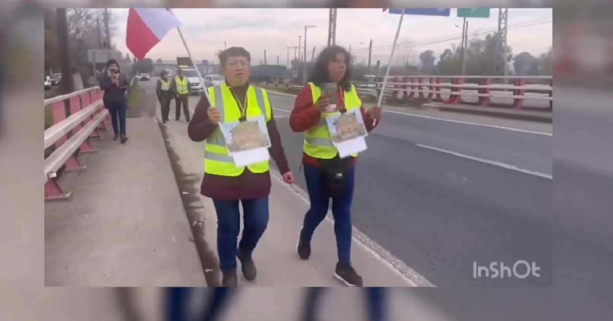 Caminata de mujer que pedía vivienda llegó a sun fin: empezó en Talca y en Curicó se devolvió en bus