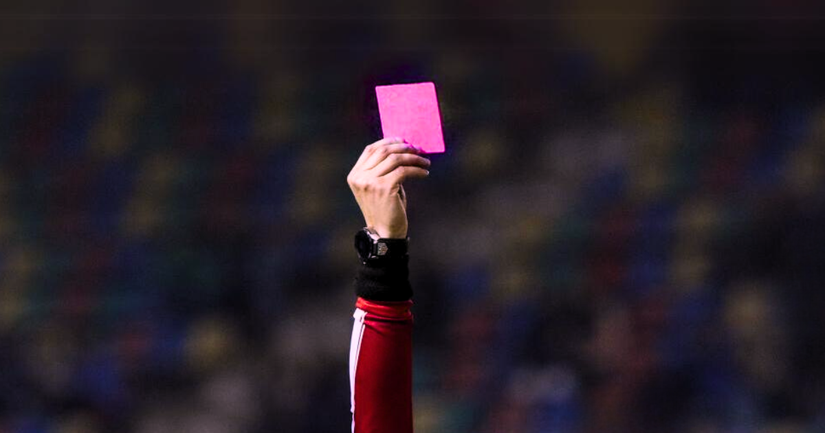 Conmebol anunció que se utilizará la tarjeta rosa en Copa América: ¿para qué sirve?