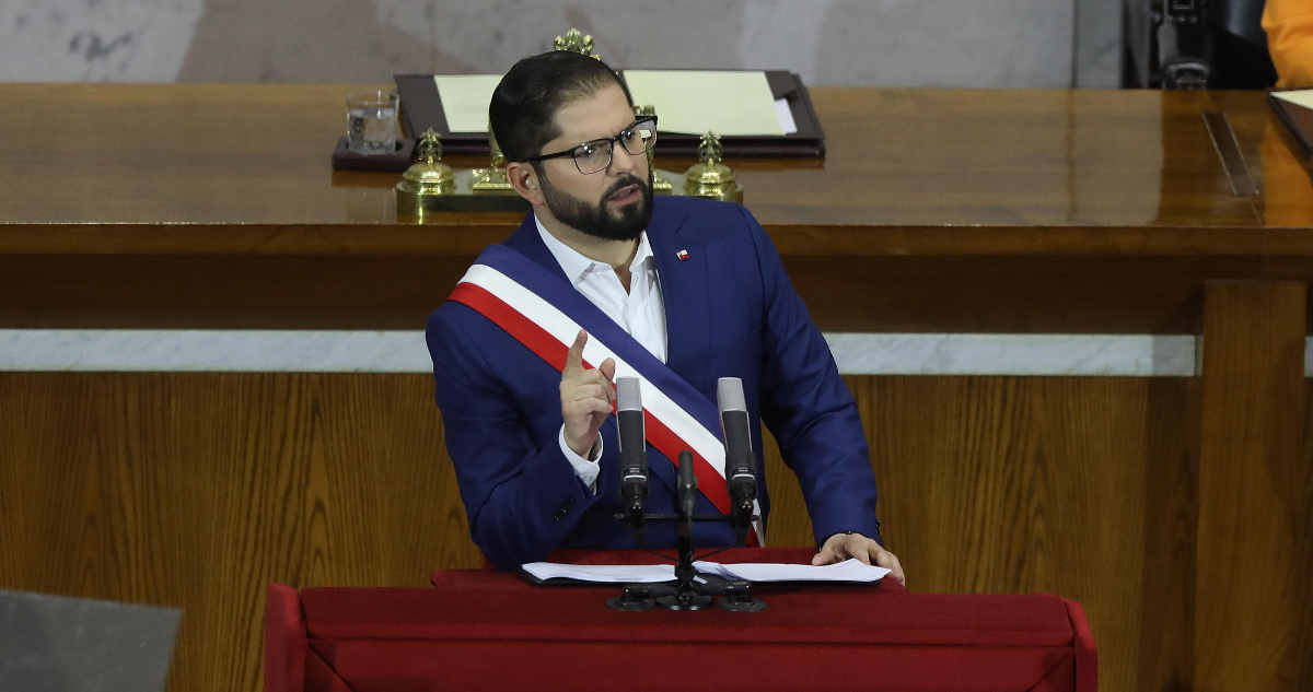 Diputado Bobadilla interrumpe a Gabriel Boric en Cuenta Pública