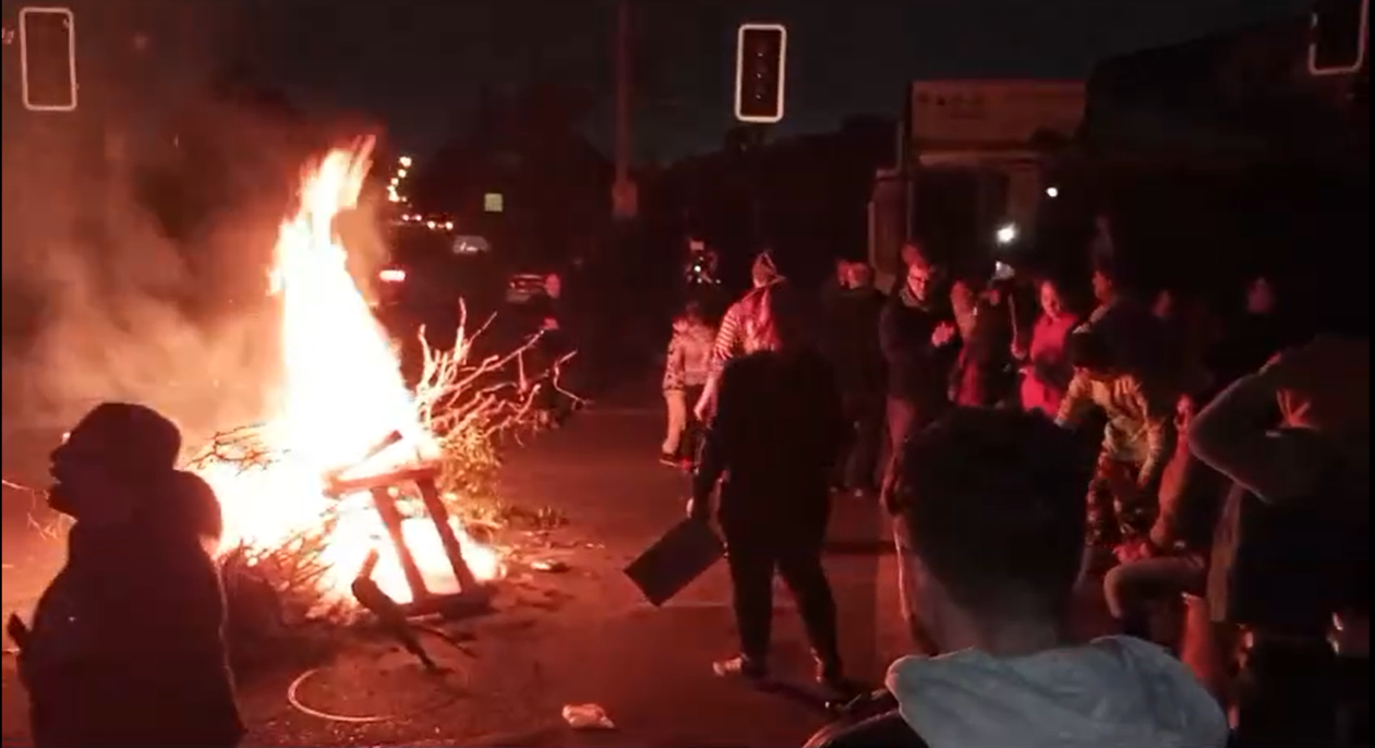 Cacerolazos tras corte de luz en varias partes del país