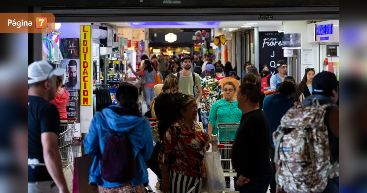 Feriado de este jueves 15 de agosto: ¿abrirán los malls y supermercados?