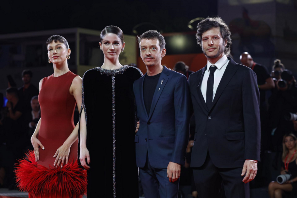 Mariana di Girolamo lució sofisticado look de gala en Festival de Venecia