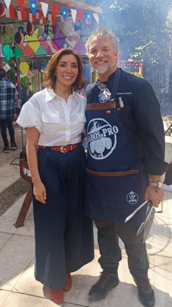 Carmen Gloria Arroyo y Bernardo Borgeat en fonda de TVN