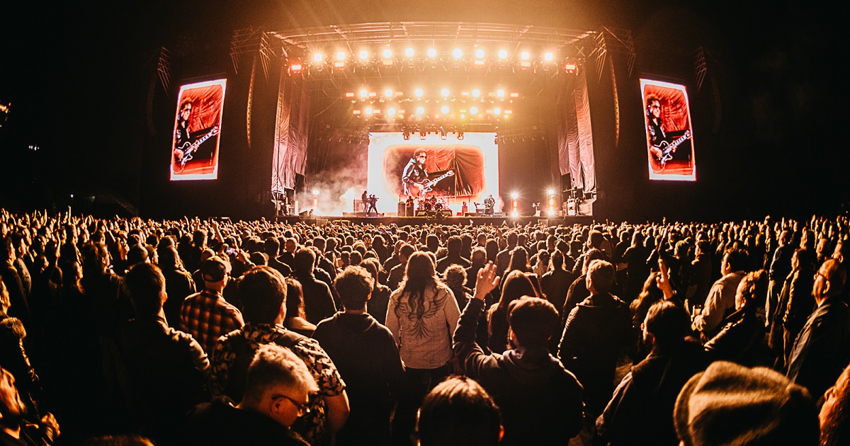 Journey en el Estadio Santa Laura