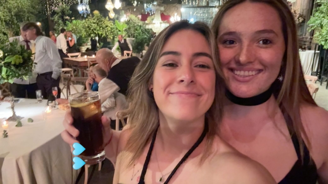 Laura de la Fuente compartió tierna postal junto a su polola: pronto cumplirán dos meses de relación