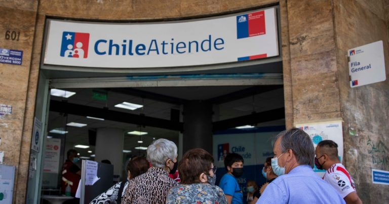 Adulto mayor se roció líquido inflamable en ChileAtiende: 