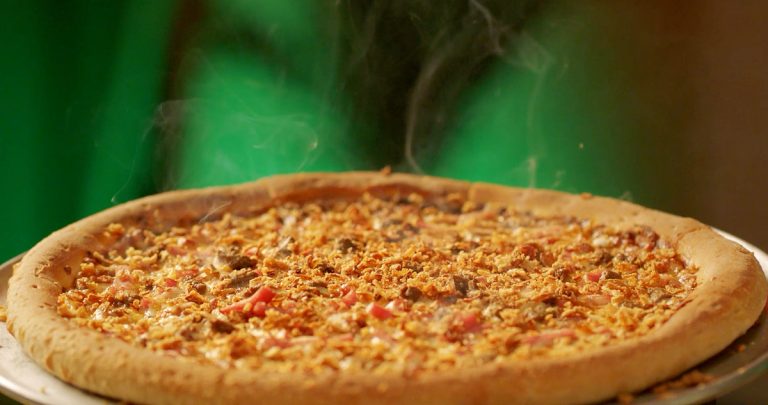 Con cebolla crujiente y churrasco: Papa Johns lanza su nueva pizza ‘Crispy BBQ’