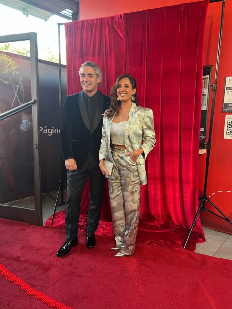 Los looks de Repenning y Priscilla Vargas en Premios Cordillera: ella apostó por curioso estampado