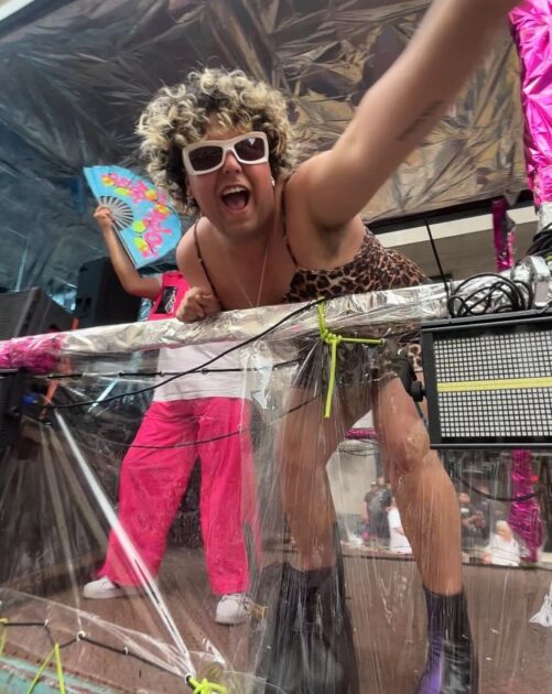 Simón de la Costa en la marcha del orgullo en Buenos Aires