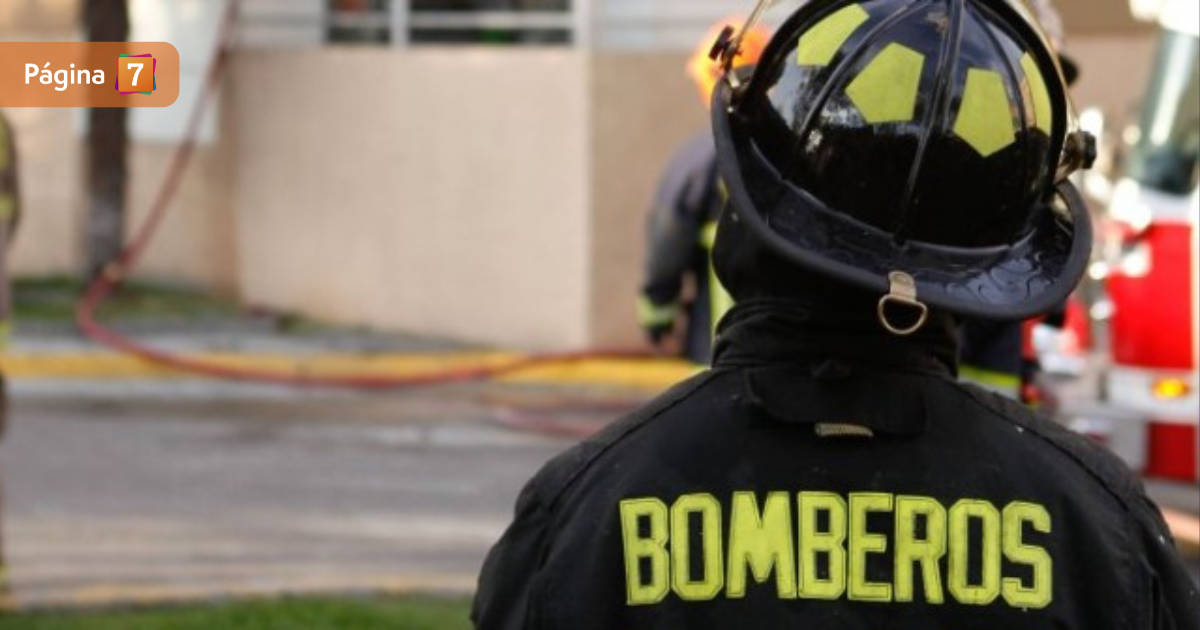 Registran incendio en Los Ángeles afectó dos viviendas y se propagó a local de vehículos