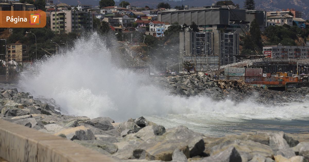 Pescador murió tras ser arrastrado por las marejadas en Mejillones dos lograron sobrevivir