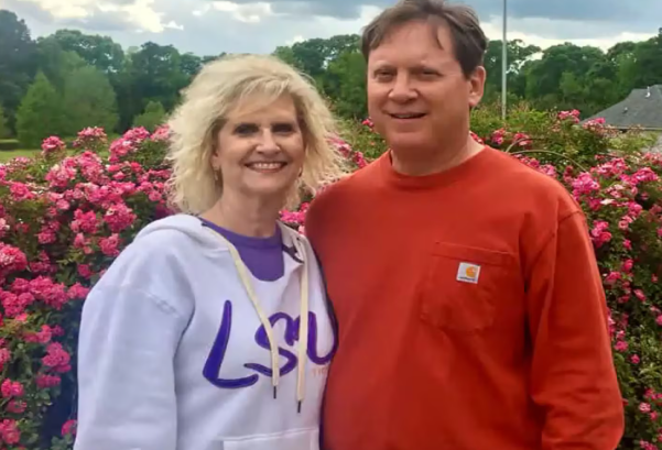 El crudo caso de Lacey Fletcher: padres la dejaron morir y su cuerpo apareció "fundido" en un sillón