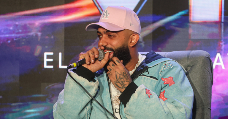 Eladio Carrión adelantó colaboraciones con artistas chilenos y detalló su show en Viña 2025