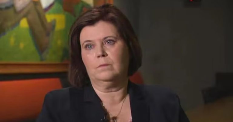 Escándalo en Islandia: ministra renuncia tras revelarse que tuvo un hijo con un menor hace 30 años