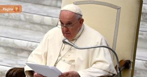 Papa Francisco fue dado de alta tras grave pronóstico saludó desde la ventana de hospital