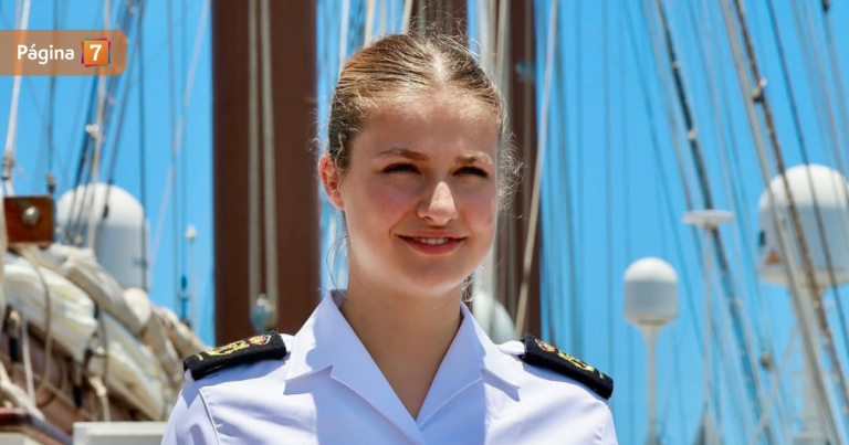 En un bar y look juvenil: las primeras imágenes de la princesa Leonor de España en Punta Arenas