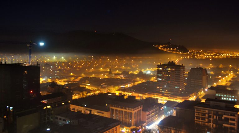 Seis están en el sur de Chile: revelan las ciudades más contaminadas de América Latina y El Caribe