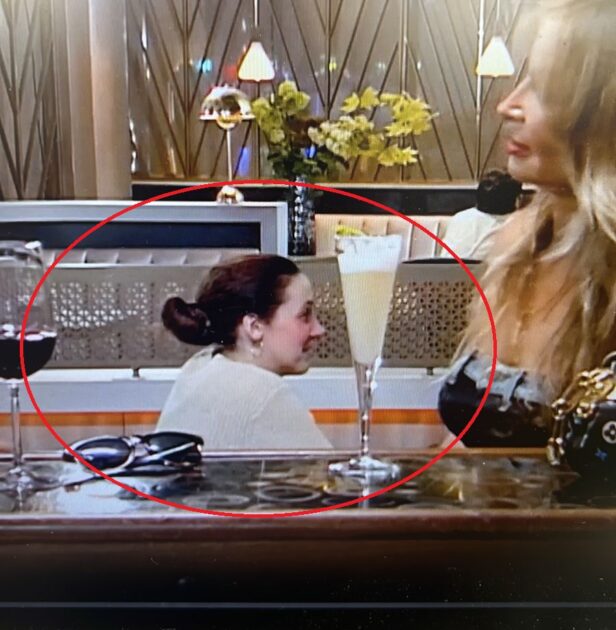 Valentine, hija de Yann Yvin, hizo de extra en estreno de Amor a Ciegas