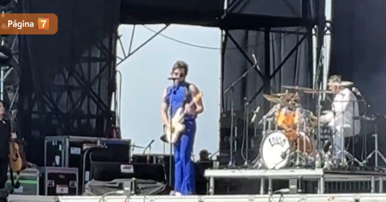 Lasso sorprendió con canciones de Los Prisioneros y La Ley en Lollapalooza Chile 2025