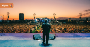 Pese a un tibio público, Los Tres demostró tener un espectáculo firme en el escenario de Cenco Malls en Lollapalooza Chile.