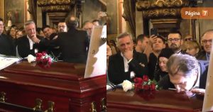 La comentada reacción de Luis Jara tras inesperado gesto de Aníbal Mossa en responso de Tommy Rey