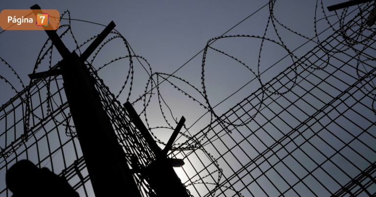 Agreden en la cárcel a madrastra que esclavizó a niño de 13 años en Iquique: fue llevada al hospital