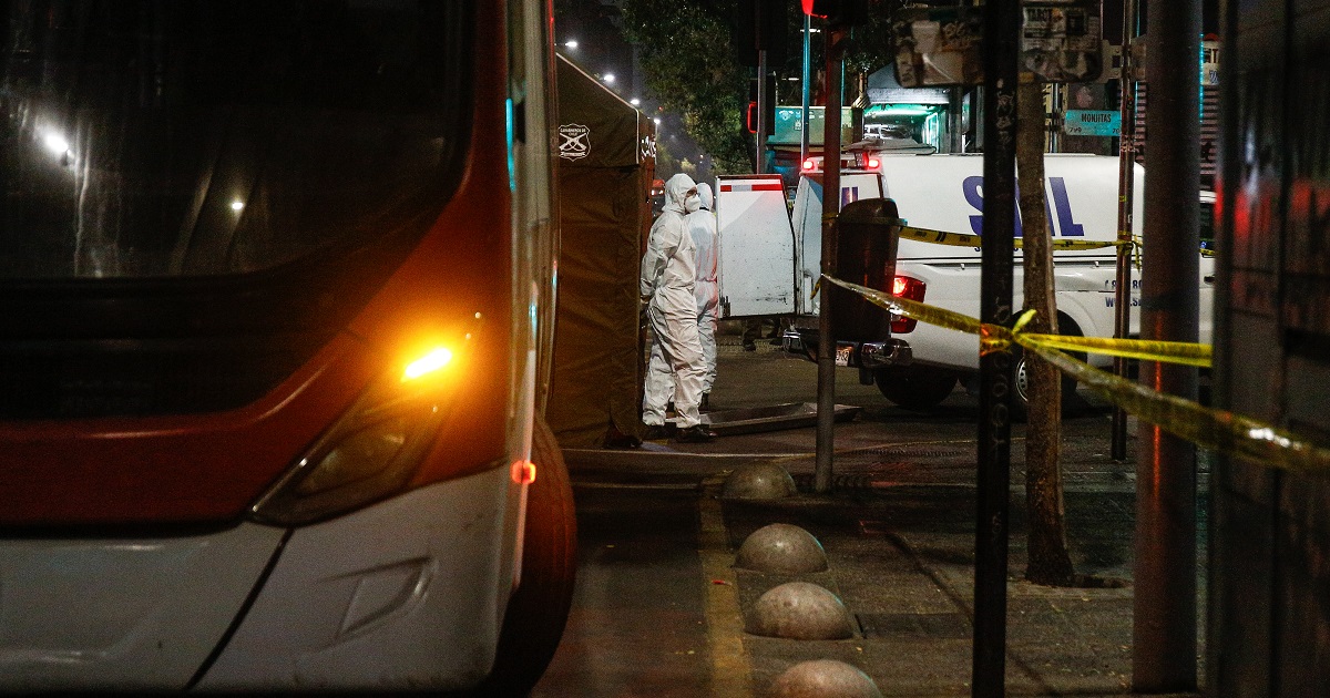 Dos mujeres murieron atropelladas por un bus RED en Santiago Centro 