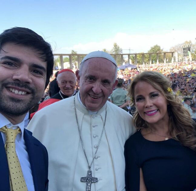 Con singular regalo y salida de protocolo: el día que Cathy Barriga recibió al Papa Francisco en Chile