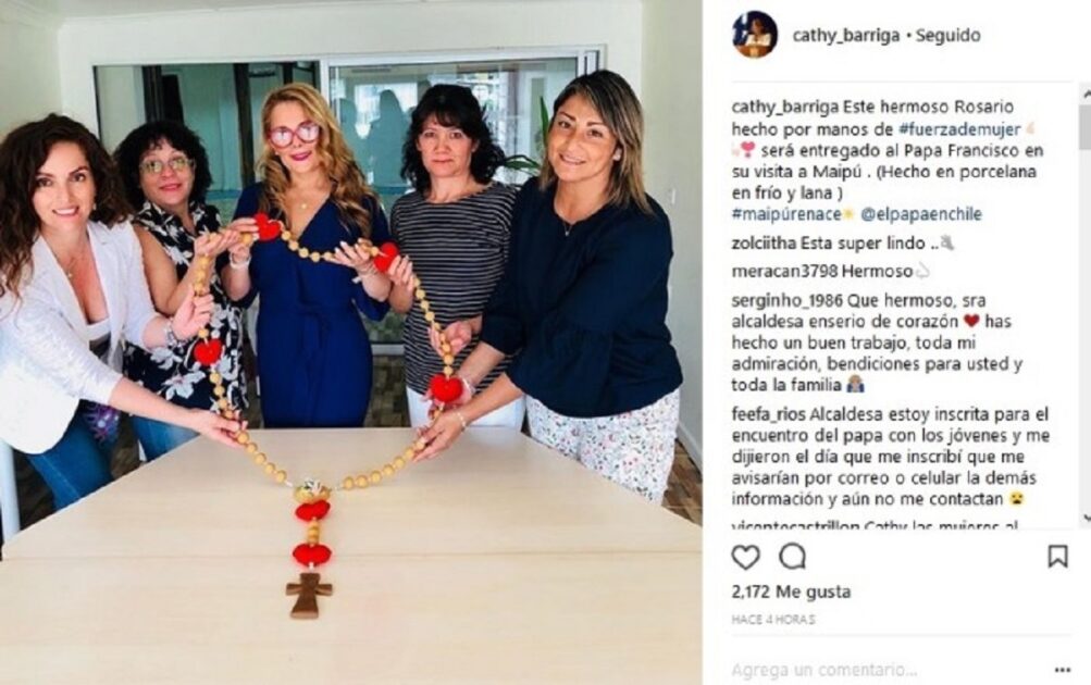 Con singular regalo y salida de protocolo: el día que Cathy Barriga recibió al Papa Francisco en Chile