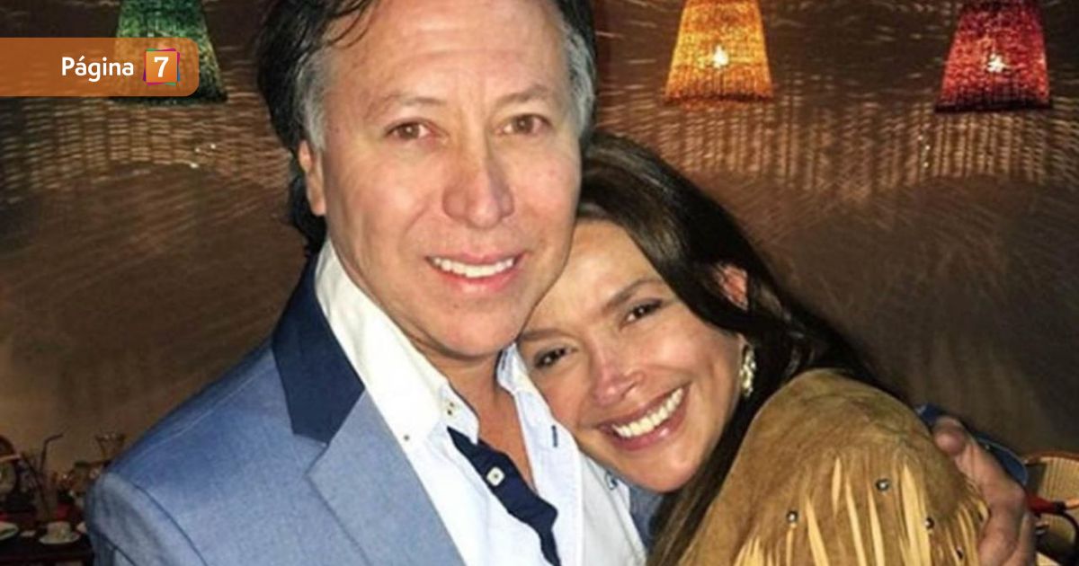 Carolina Arregui y su esposo