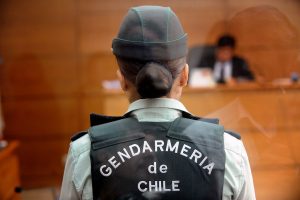 Mujer suplantó identidad de prima para evadir condena en Parral: una gendarme la descubrió