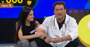 Ahora Caigo: Daniel Fuenzalida protagonizó emotivo momento con enfermera que atendió a su madre