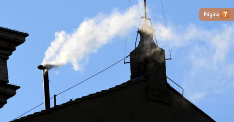 'Habemus papam': el momento exacto en que comienza a salir humo blanco desde la Capilla Sixtina
