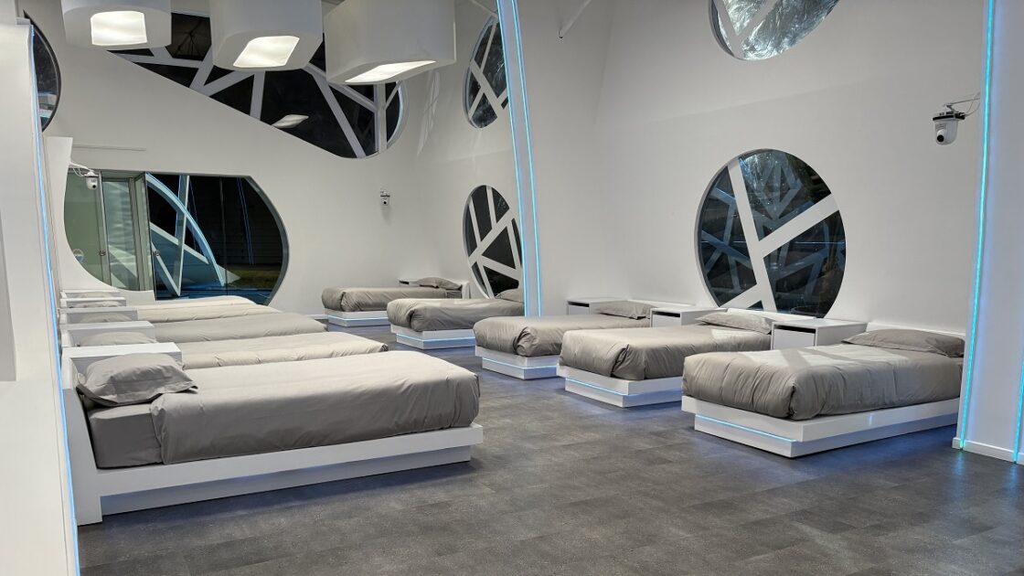 Desde una fogata hasta un inodoro inteligente: conoce cómo será la casa de Mundos Opuestos 3