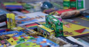 Contraloría reveló que más de 1 millón de útiles escolares se entregaron 7 meses tarde por la Junaeb