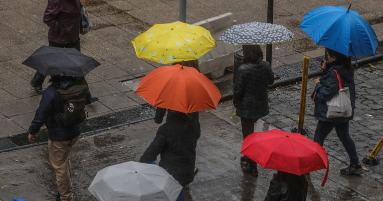 Se viene con todo: lluvias, viento y tormentas golpearán a 7 regiones del país este jueves