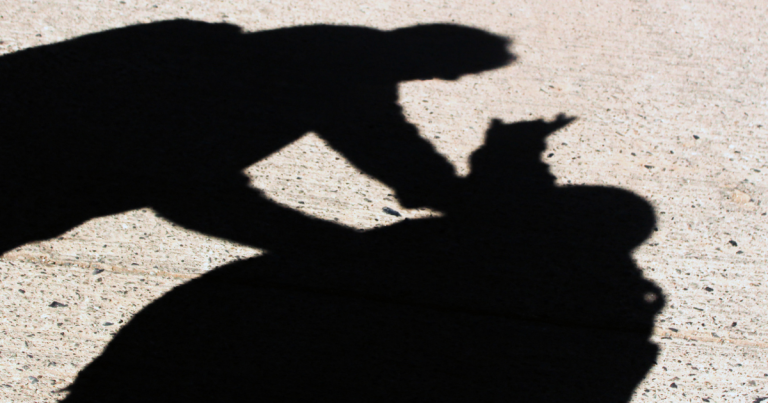 Alumno apuñaló a compañero en liceo de Alhué: agresor también fue denunciado por VIF contra su madre