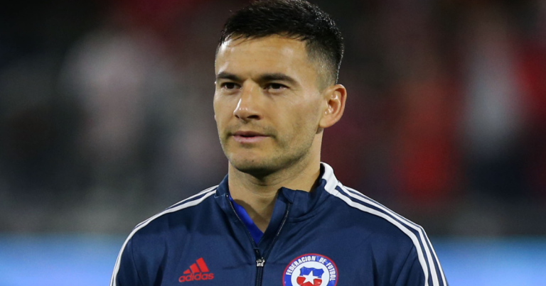 El joven defensor de 18 años que fue llamado a la Roja tras sensible baja de Charles Aránguiz