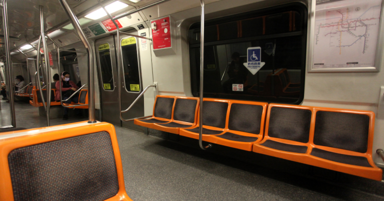 “Esto se terminó”: chofer del Metro saca risas con sus frases en viajes de Línea 4